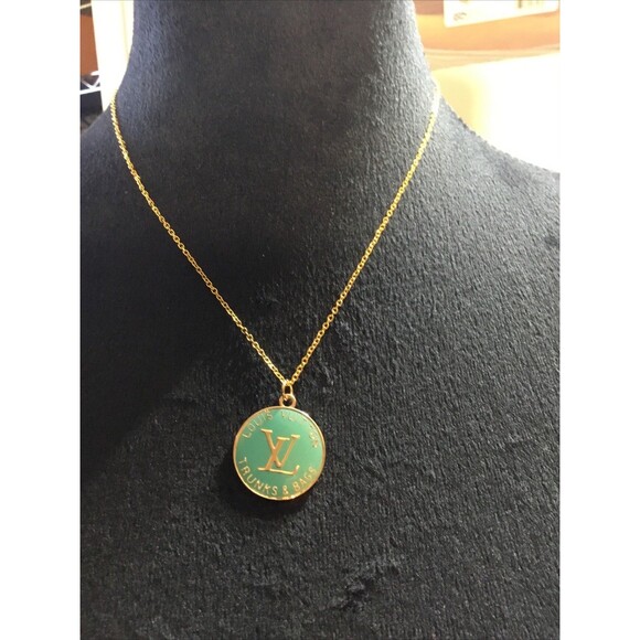 Unbranded Gold Tone Fashion Trunks & Bags Charm w/ 18” Gold Tone Necklace L-V - Picture 1 of 6